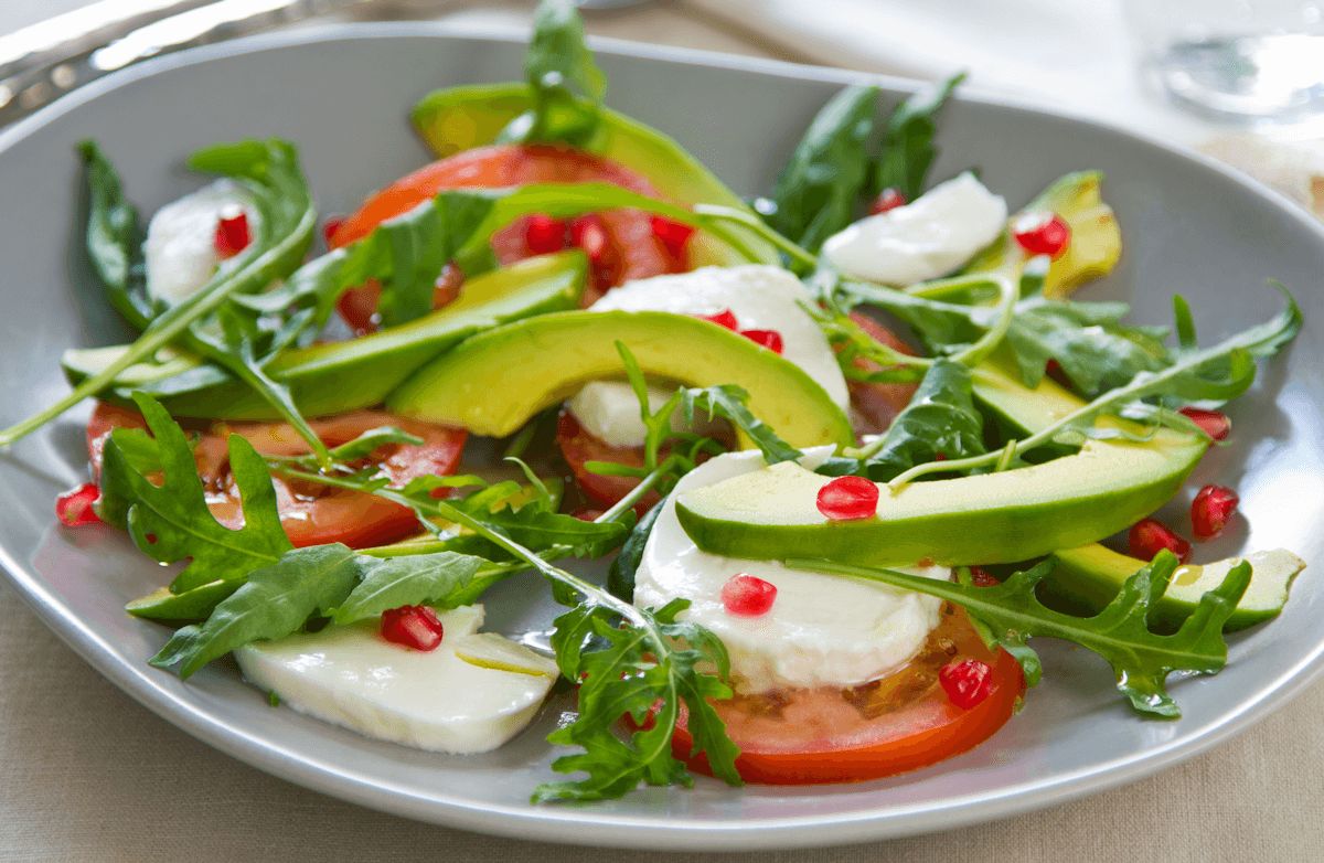 Avocado Caprese Salat