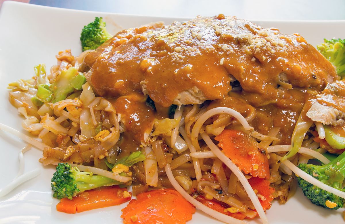 Nudeln mit einfacher Erdnusssauce