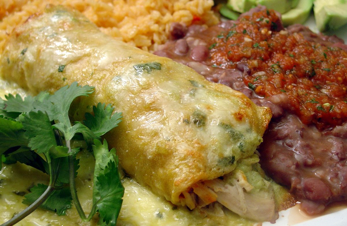 Leichte Sauerrahm- und Hähnchen-Enchiladas