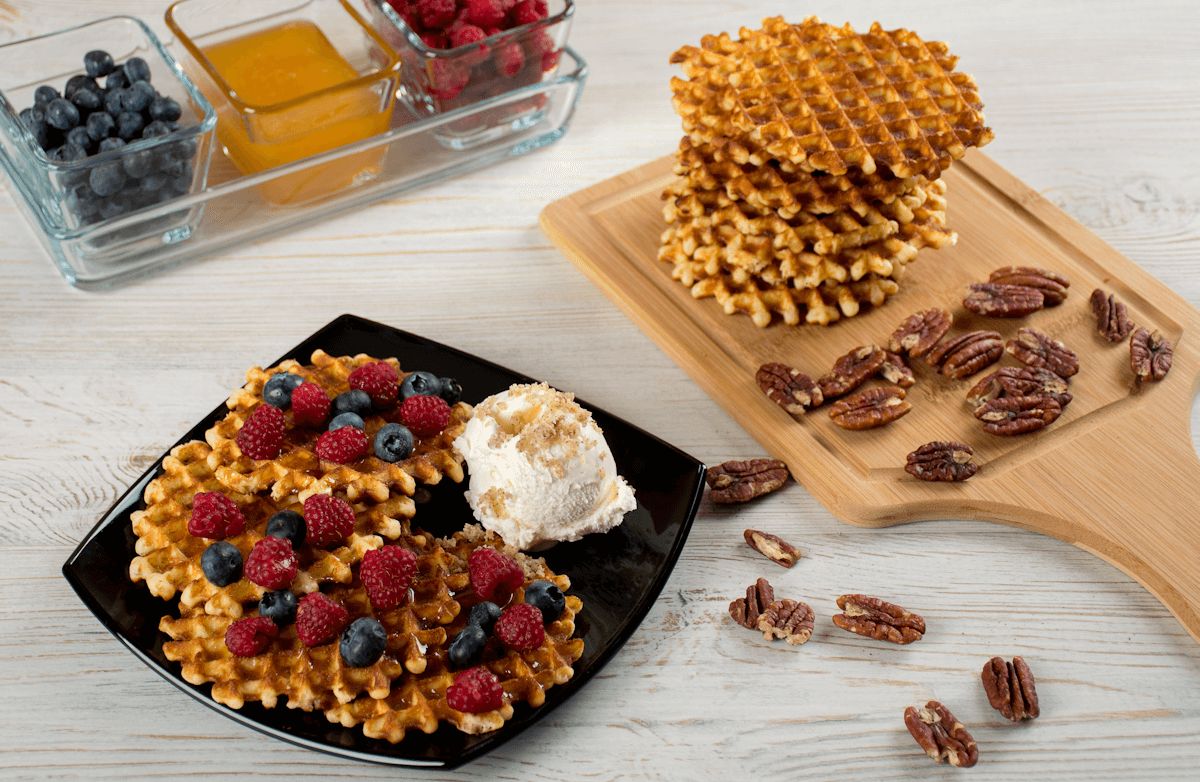 Vollkorn-Pekannüsse Waffeln oder Pfannkuchen