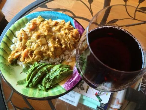 Leichtes Erdnuss-Curry-Hühnchen