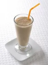 Süßer, zuckerarmer Schokoladen-Bananen-Smoothie