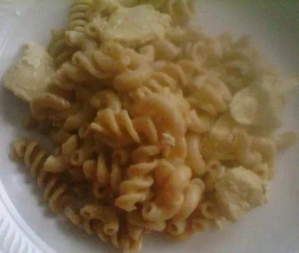 Vollkornpasta mit Hähnchen und Käse