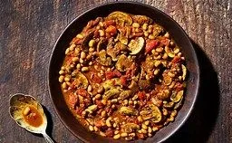 Schwarze Augenbohnen mit Champignons