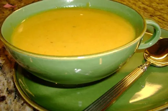 Curry-Kürbis- und Blumenkohlsuppe