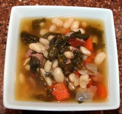 Suppe mit großen weißen Bohnen