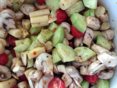 Salat mit getrockneten Tomaten und Palmenherzen
