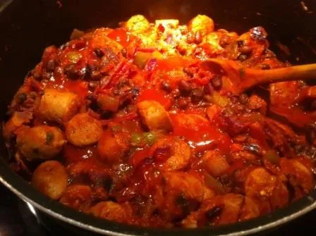 Würstchen Smokey Eintopf (mit schwarzen Bohnen)