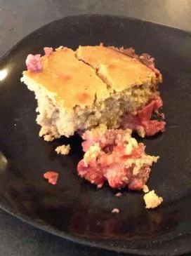 Erdbeer-Kuchen auf dem Kopf