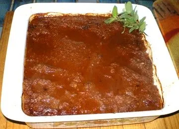 Känguru in gewürzter Schokoladensauce gebacken