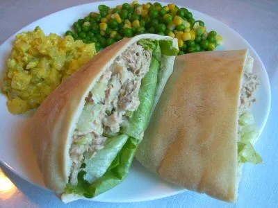 Thunfischsalat in Vollkorn-Pita
