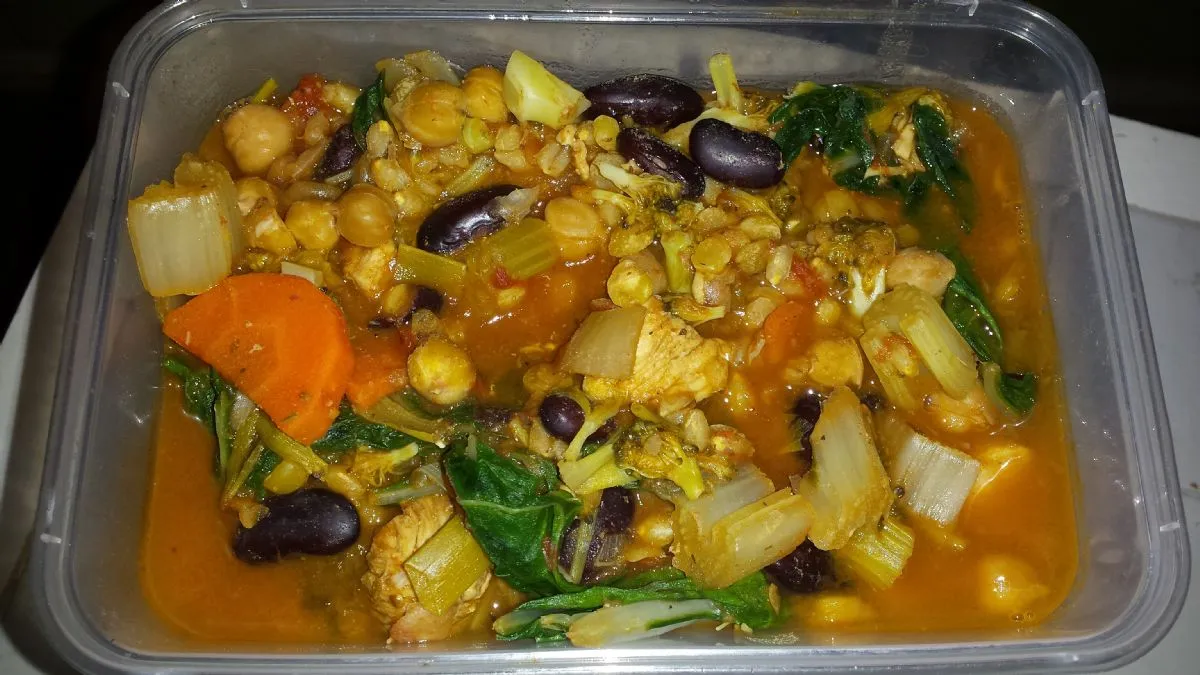 Hühnchen- und Gemüsesuppe