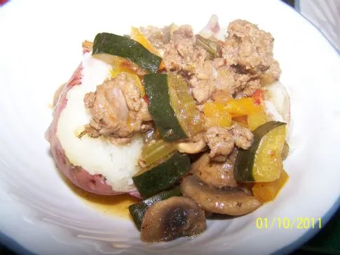 Wurst- und Gemüsesoße