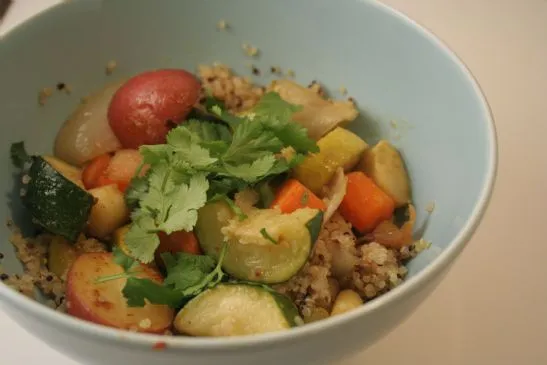 Quinoa mit Kreuzkümmel und geröstetem Wurzelgemüse