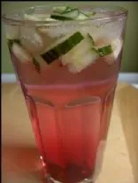Cranberry-Limonade mit Gurke