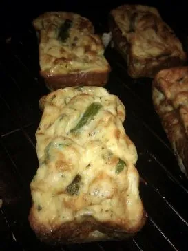 Mini-Frittatas mit Zwiebeln, Spargel, Käse und Quinoa