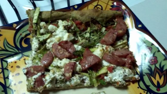 Ziegenkäse- und Spargelpizza