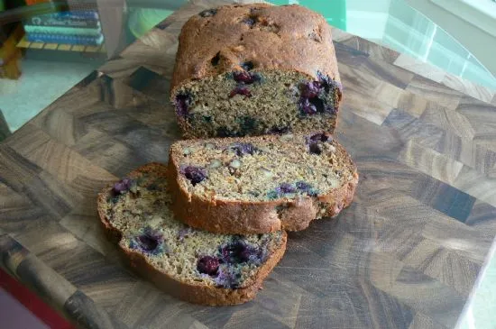 Walnuss-Blaubeer-Bananenbrot