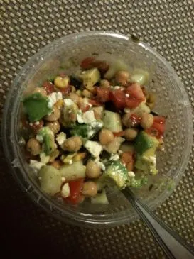 Kichererbsensalat im Sommer (209 Kalorien)