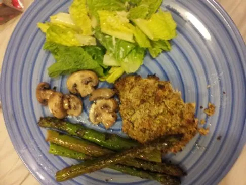 Gebratener Spargel und Pilze in Rotweinsauce