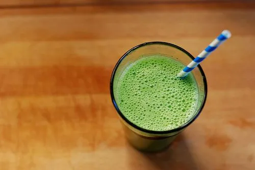 Grünkohl- und Marionbeeren-Smoothie