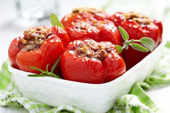 Schmortopf gefüllte Paprika