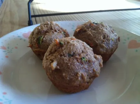 Mini-Muffins mit Zucchini, Karotten und Walnüssen