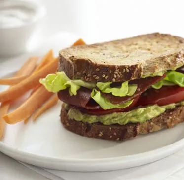 Veggie-Bacon-Avocado-Sandwich