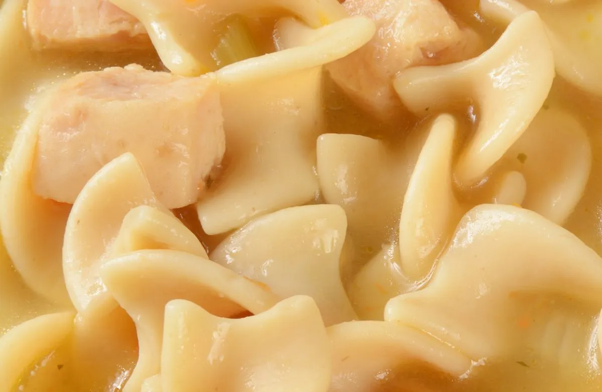 Hühnersuppe mit Nudeln
