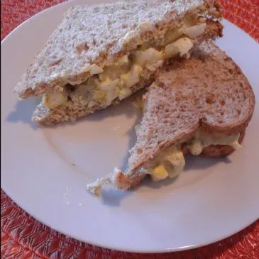 Griechischer Joghurt-Eiersalat