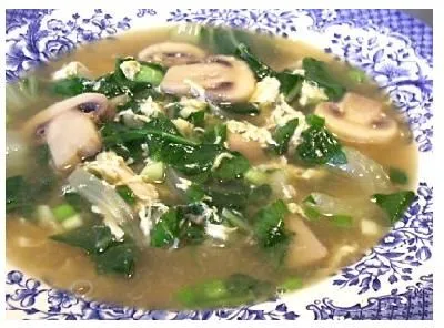 Low Carb Hähnchen- & Bok Choy-Suppe