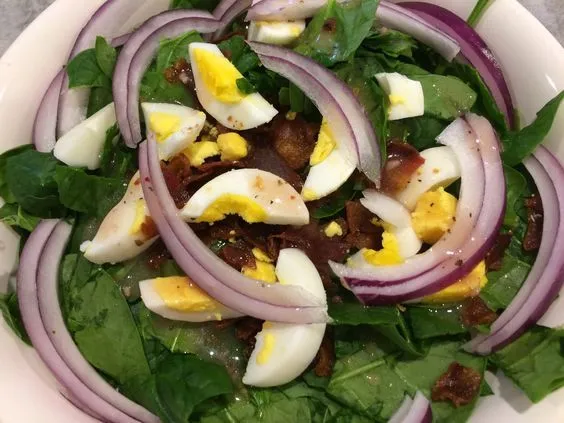 Einfacher Spinatsalat