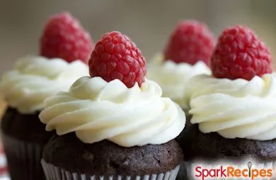 Schokoladen-Cupcakes mit Frischkäse-Frosting