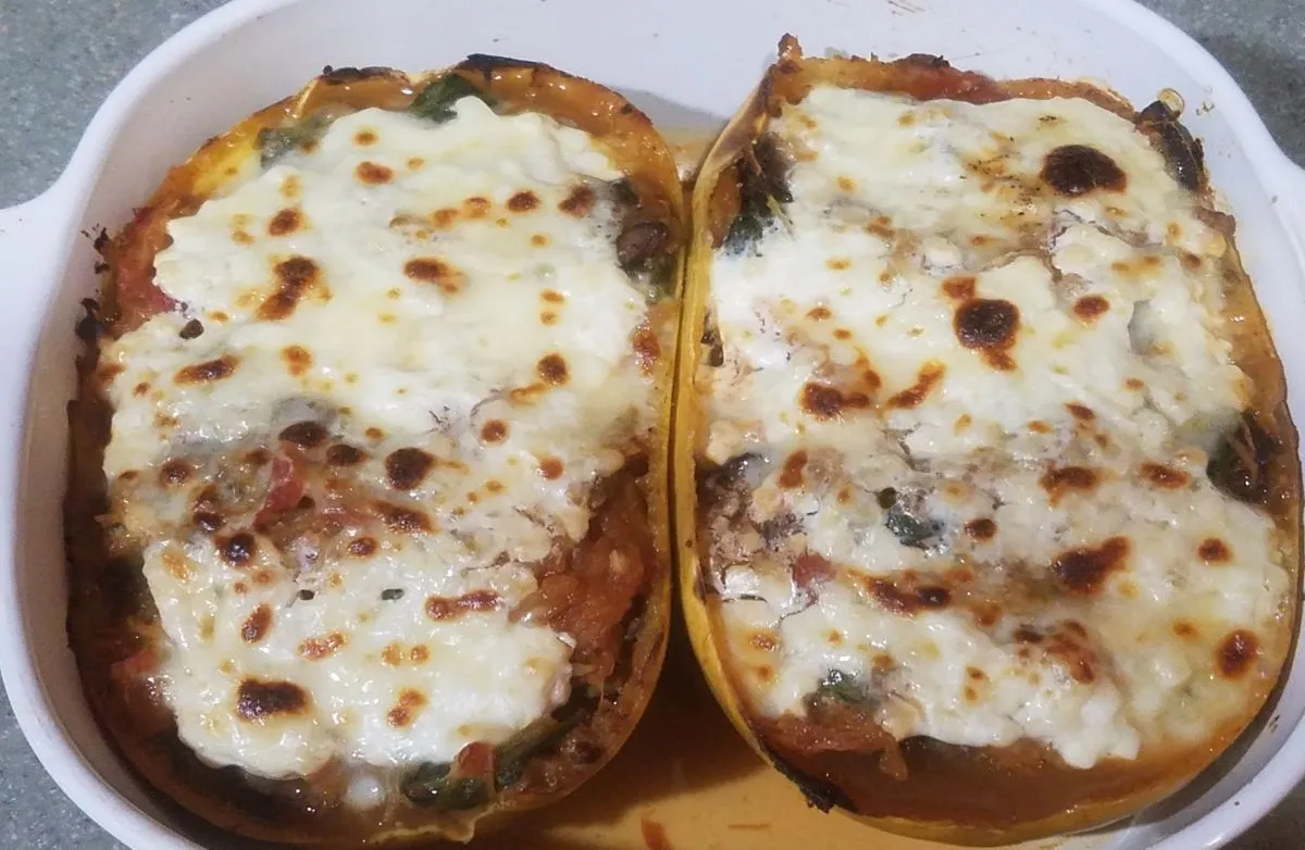 Spaghetti-Kürbis-Pizza-Schalen