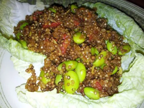 Warmer Quinoasalat mit Edamame & Estragon