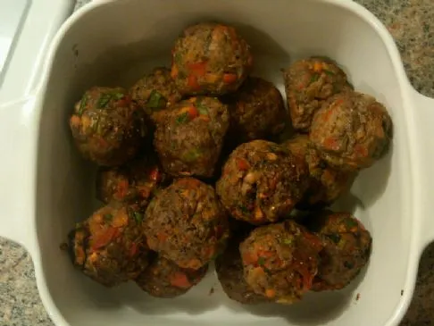 Gebackene Rinderfilet- und Gemüsefrikadellen