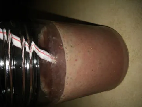 Erdbeer-Bananen-Smoothie mit Grünkohl und Chiasamen