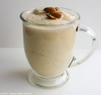 Leichter Paleo-Bananen-Mandel-Smoothie