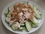 Banbanji (Gekühlter Hühnchen- und Gurkensalat)