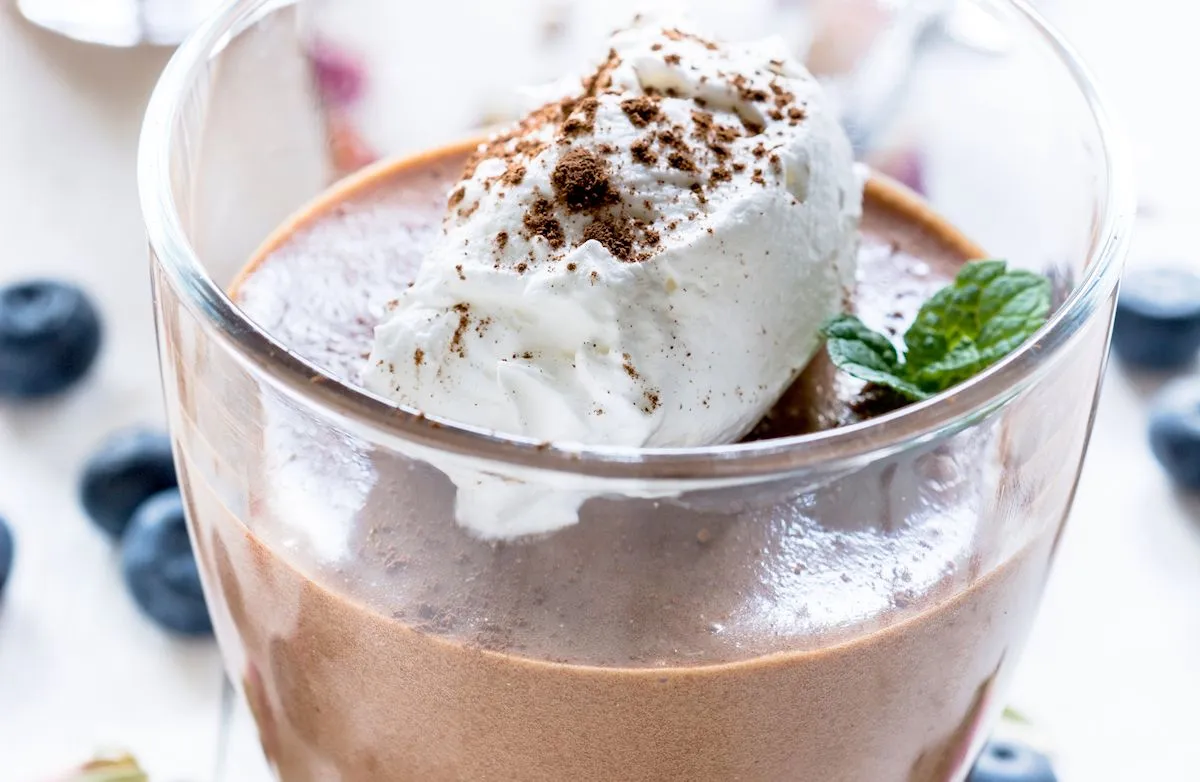 Minz-Schokoladen-Mousse-Partybecher