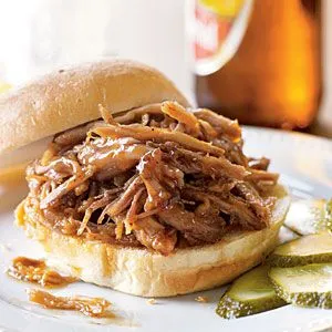 Pulled Pork aus dem Slow Cooker für eine große Runde