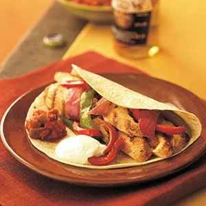 Hähnchen-Fajitas mit mexikanischem gegrilltem Mais