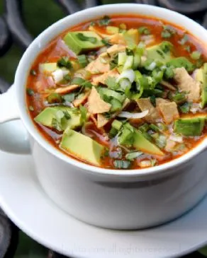 Hühnchen-Tortilla-Suppe