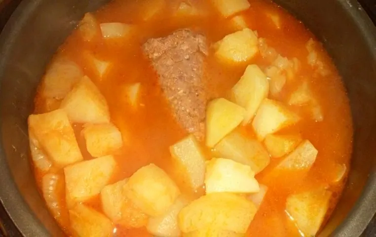 Corned Beef und Kartoffeleintopf