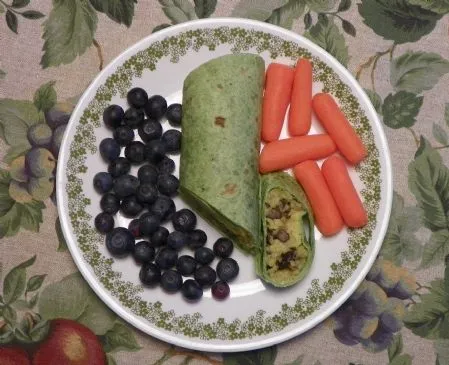 Schwarze Bohnen und gelber Reis Spinat-Wrap