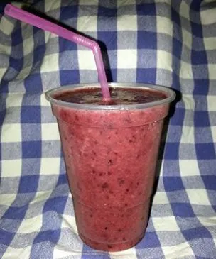 Banane, Dunkle Kirsche, Erdbeere und Heidelbeer-Smoothie