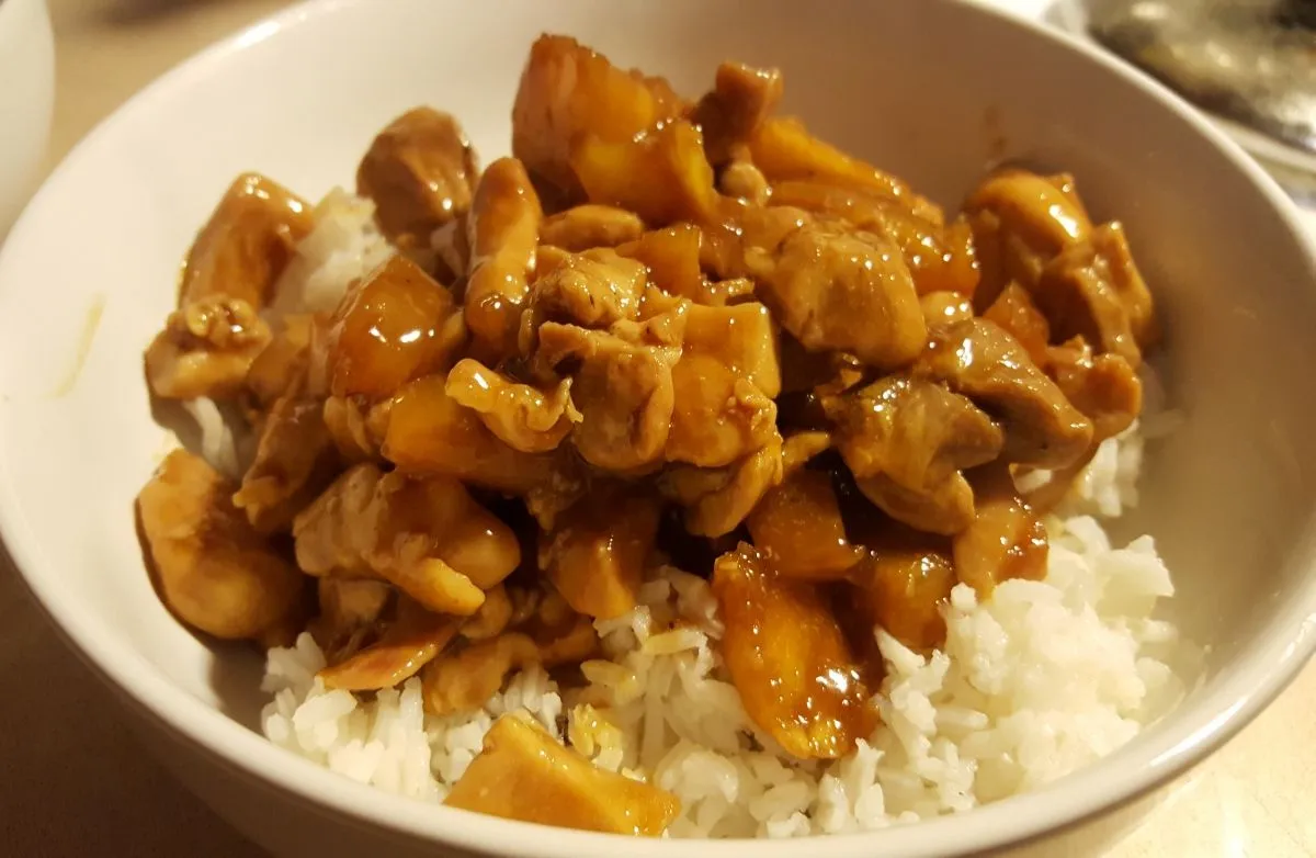 Ananas-Hähnchen mit Sauce, für 2 Personen