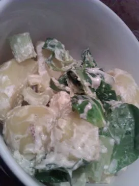 Sellerie-, Kartoffel- und Brunnenkresse-Salat