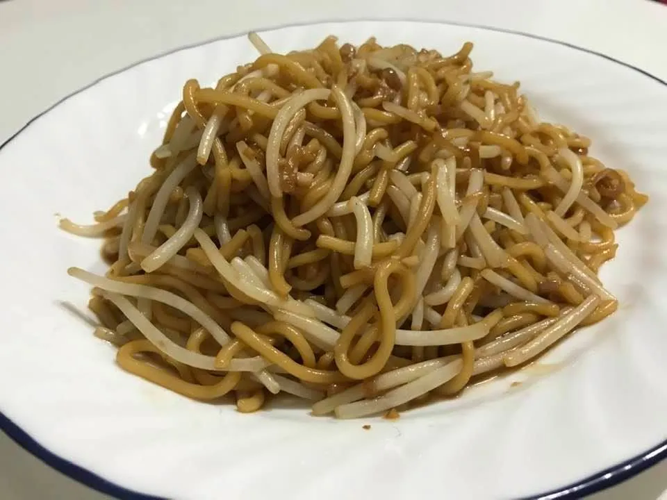 Einfache gebratene Nudeln