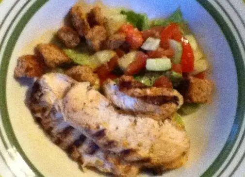 Hähnchensalat mit Zitrone und Knoblauch und Vollkorn-Knoblauch-Croûtons